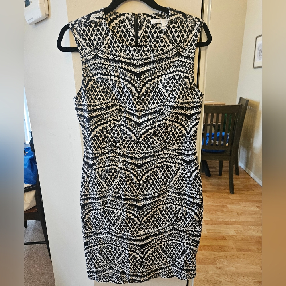 Diane Von Furstenberg Printed Mini Dress Size 8